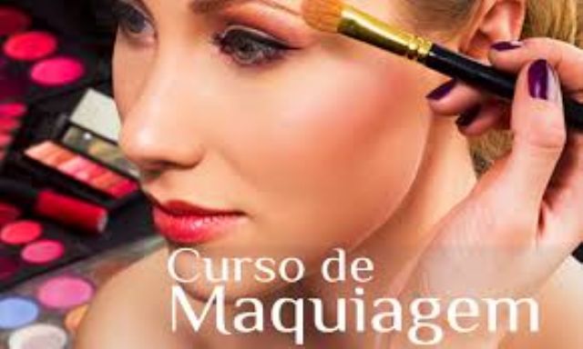 Curso de maquiagem em Bernardino de Campos prepara alunas para o mercado de trabalho